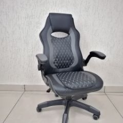 Кресло геймерское Barneo K-37 (черная кожа серые вставки) в Копейске - kopejsk.mebel24.online | фото
